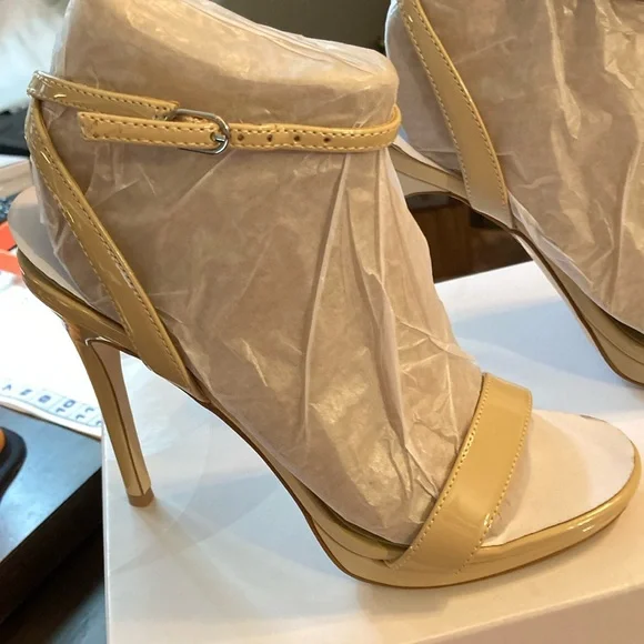 Nine West Ivory Heels Patent Like Texture Size 7 - Picture 2 of 7